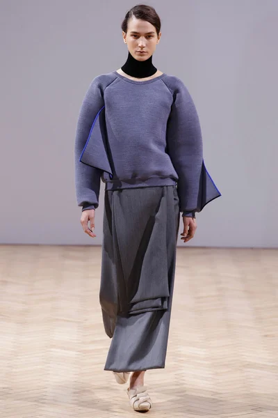 Look 16